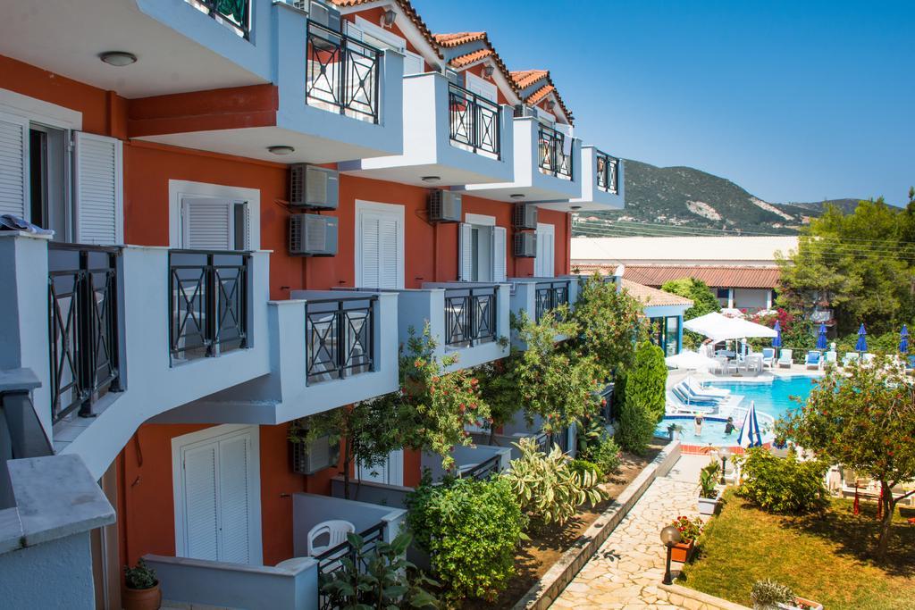 Avra Aparthotel 2*