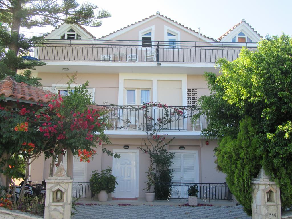 Aparthotel Avra 2*
